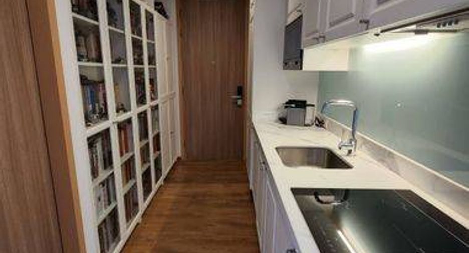 For rent 3 bedrooms condo in Watthana, Bangkok