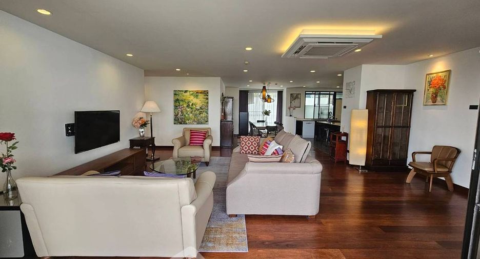 For rent 3 bedrooms condo in Watthana, Bangkok
