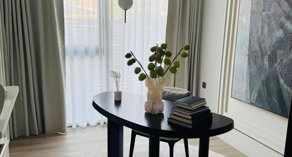 For rent 3 bedrooms condo in Huai Khwang, Bangkok