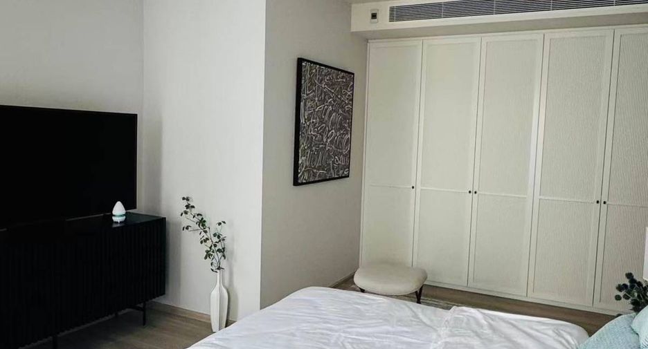 For rent 3 bedrooms condo in Huai Khwang, Bangkok