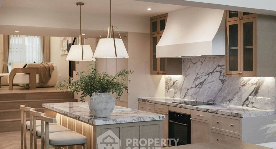 For rent 5 bedrooms townhouse in Khlong Toei, Bangkok