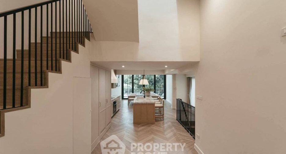 For rent 5 bedrooms townhouse in Khlong Toei, Bangkok