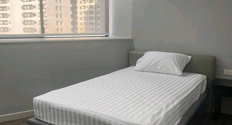 For rent 3 bedrooms condo in Khlong Toei, Bangkok