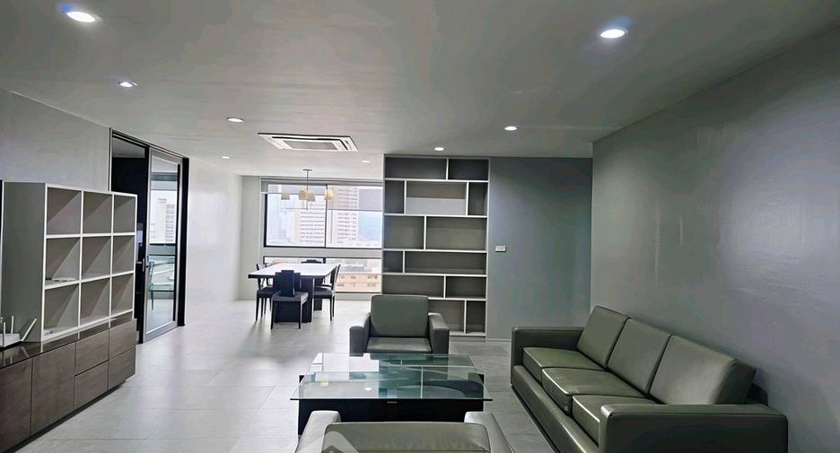 For rent 3 bedrooms condo in Khlong Toei, Bangkok