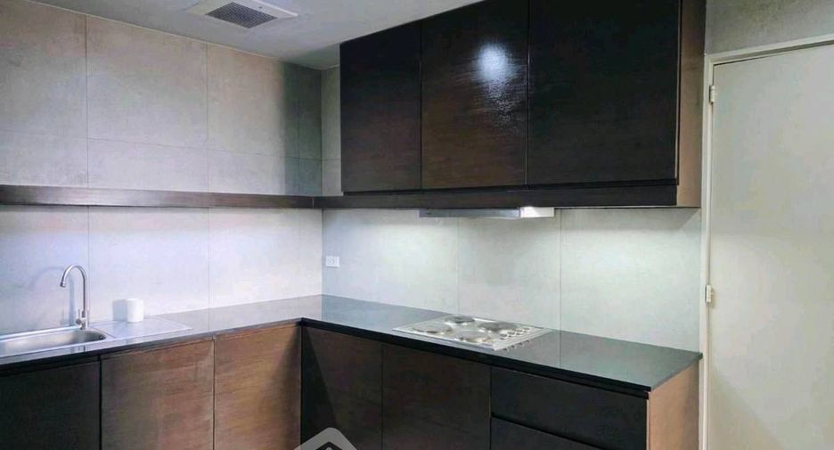 For rent 3 bedrooms condo in Khlong Toei, Bangkok