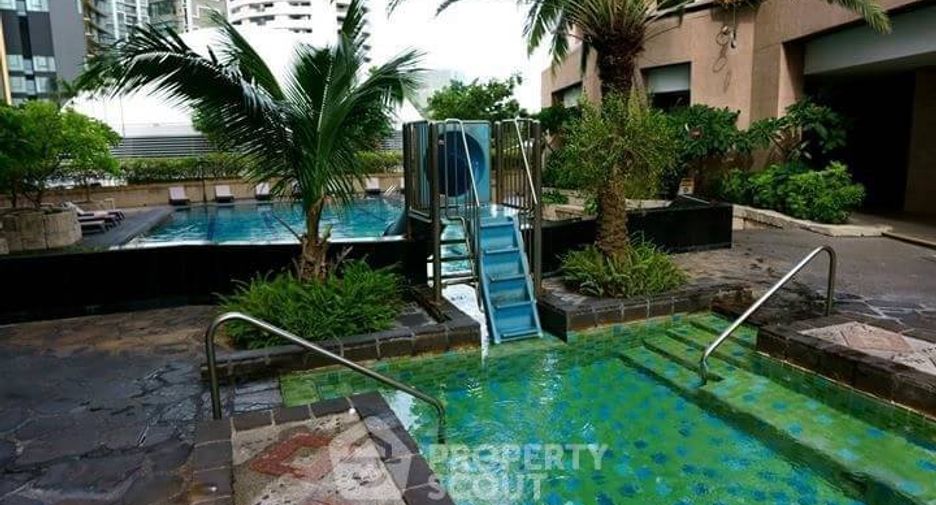 For rent 3 bedrooms condo in Khlong Toei, Bangkok