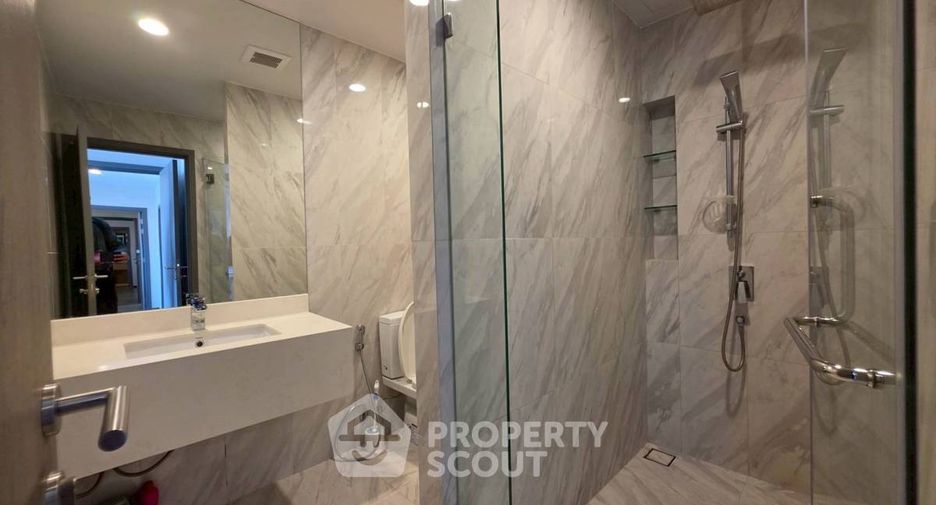 For rent 2 bedrooms condo in Khlong Toei, Bangkok
