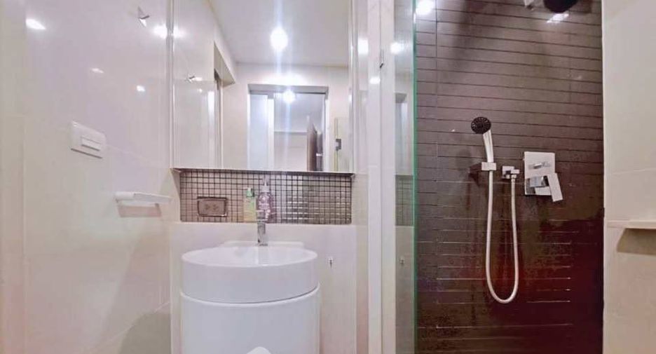 Condo en alquiler de 1 habitaciones en Phra Khanong, Bangkok