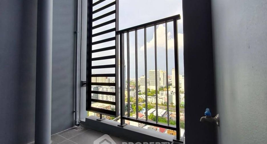For rent 2 bedrooms condo in Huai Khwang, Bangkok