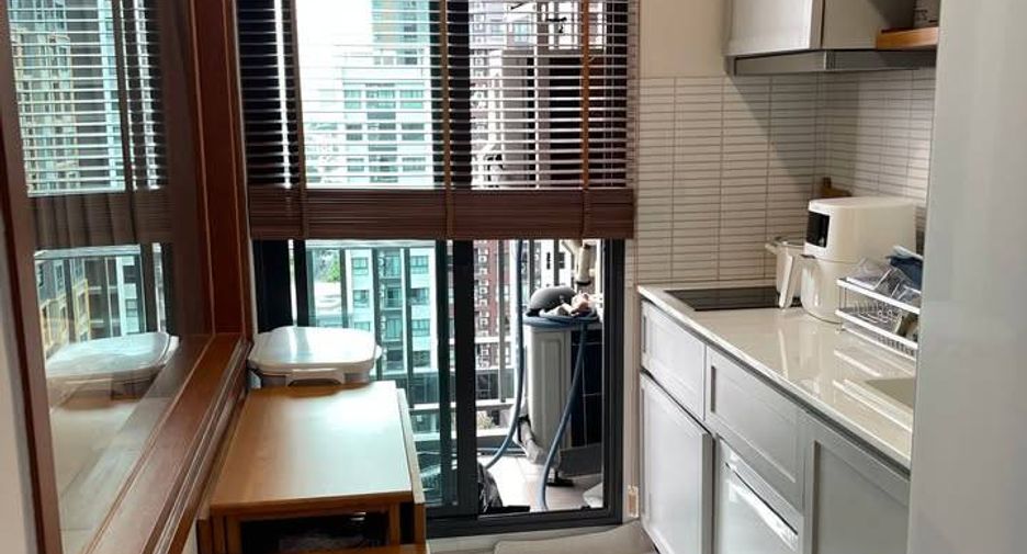 For rent 2 bedrooms condo in Bang Phlat, Bangkok