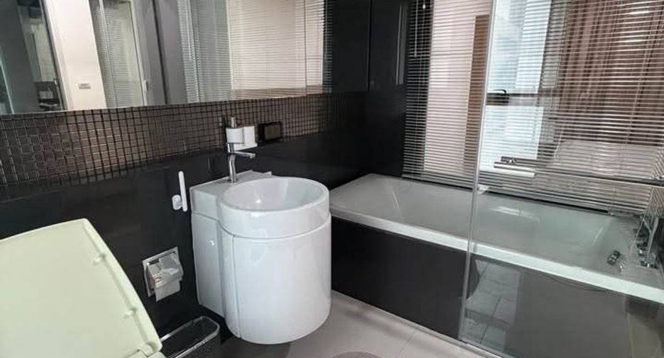 Condo en alquiler de 2 habitaciones en Phra Khanong, Bangkok