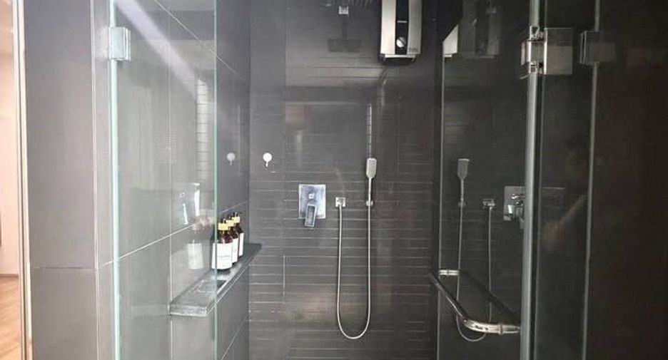 Condo en alquiler de 2 habitaciones en Phra Khanong, Bangkok