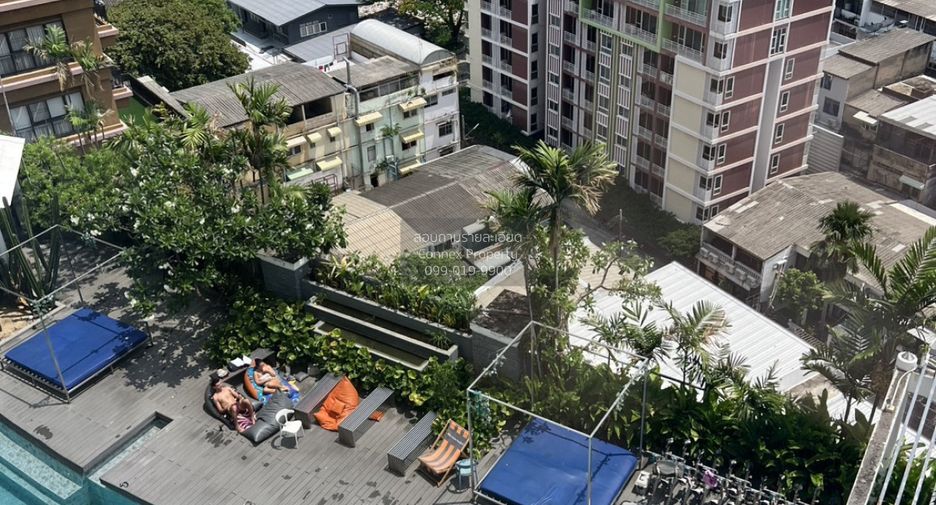 For rent 3 bedrooms condo in Khlong Toei, Bangkok
