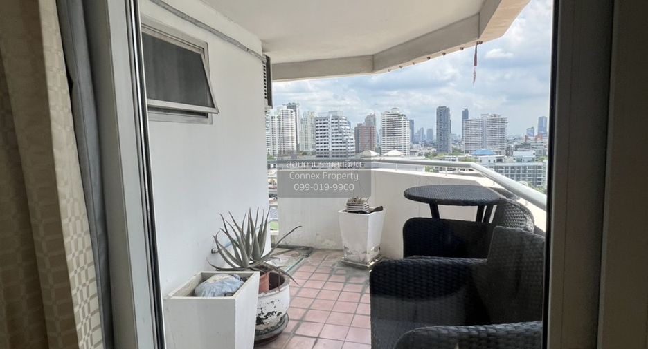 For rent 3 bedrooms condo in Khlong Toei, Bangkok