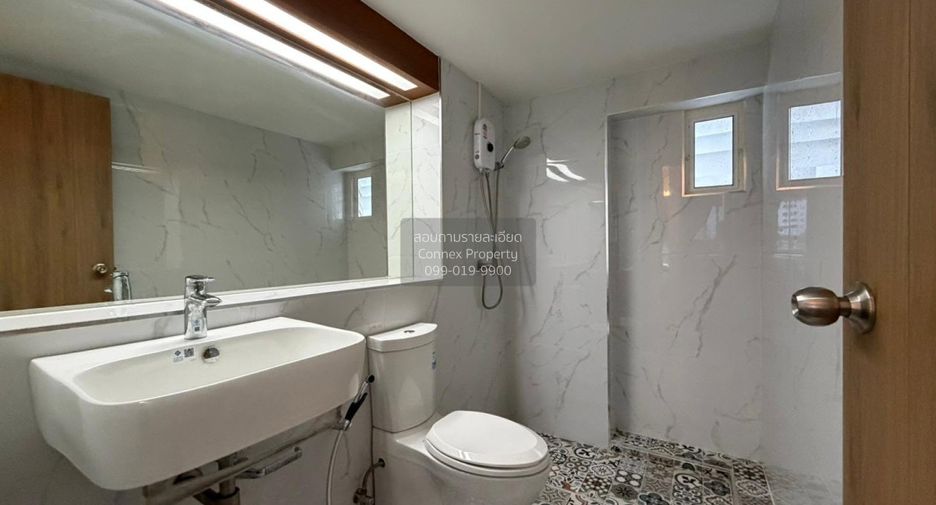 Condo en alquiler de 3 habitaciones en Watthana, Bangkok