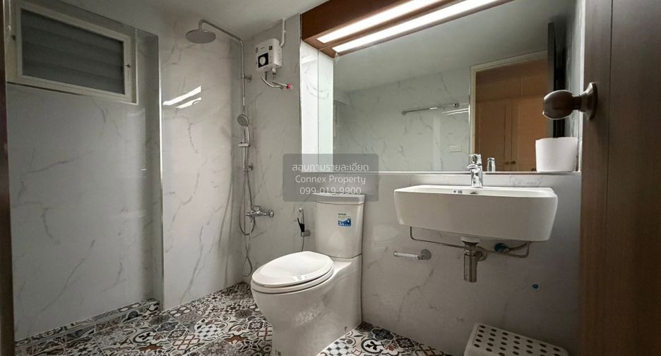 Condo en alquiler de 3 habitaciones en Watthana, Bangkok