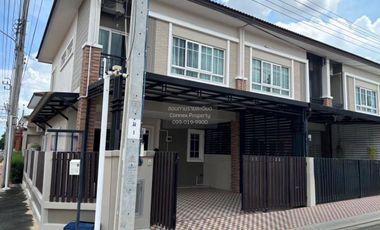 For rent 4 ベッドルーム townhouse in Khlong Sam Wa, Bangkok