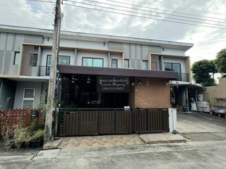出租 3 卧室 联排别墅 在 Prawet, 曼谷