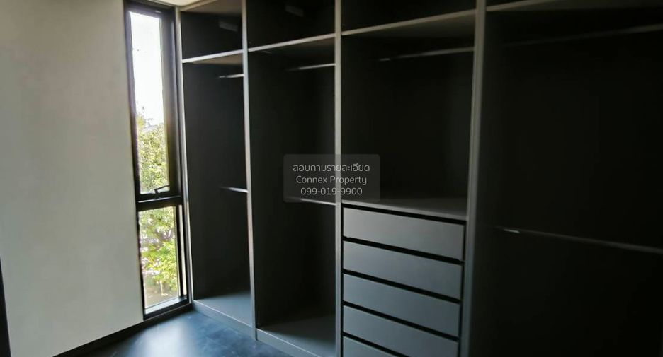 For rent 3 bedrooms townhouse in Huai Khwang, Bangkok