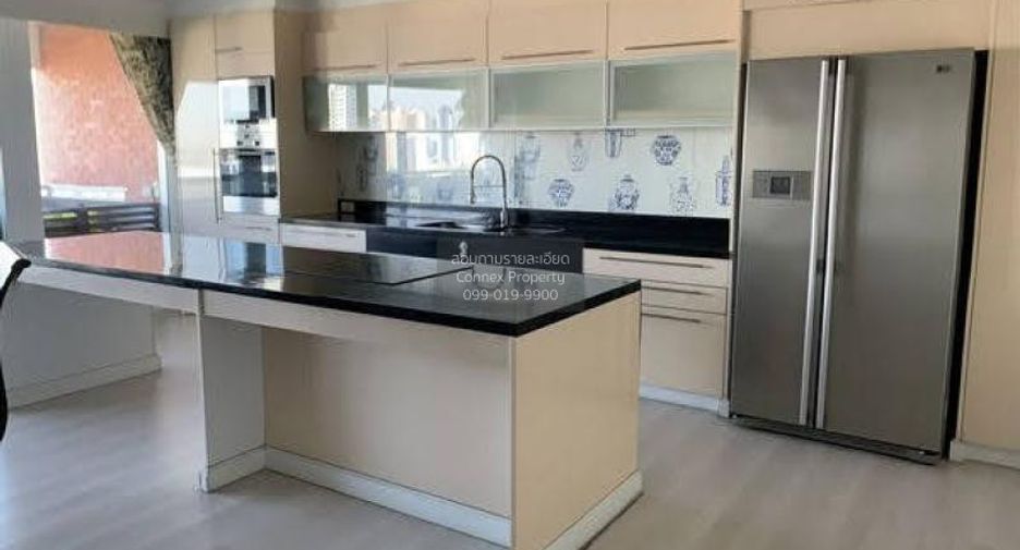 For rent 3 bedrooms condo in Watthana, Bangkok