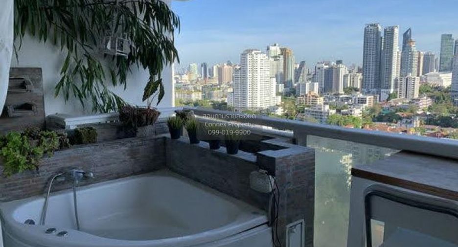 For rent 3 bedrooms condo in Watthana, Bangkok