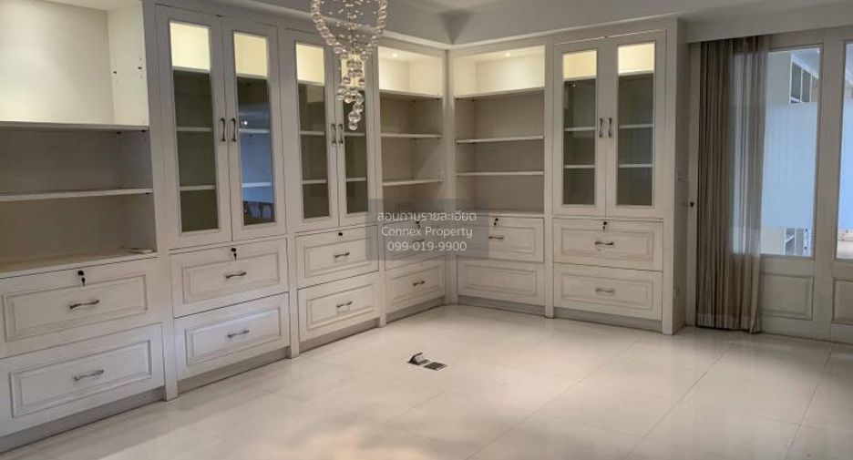 For rent 3 bedrooms condo in Watthana, Bangkok
