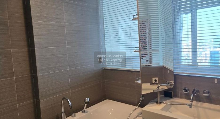 For rent 3 bedrooms condo in Khlong Toei, Bangkok