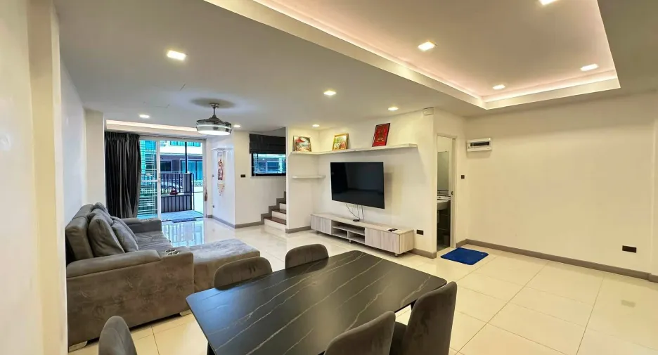 For rent 2 bedrooms townhouse in East Pattaya, Pattaya