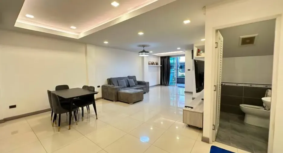 For rent 2 bedrooms townhouse in East Pattaya, Pattaya