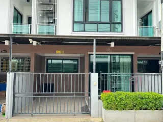 À louer 2 chambres maison de ville à Bang Lamung, Chonburi