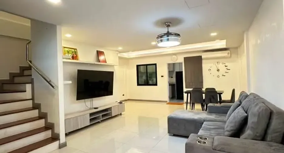 For rent 2 bedrooms townhouse in East Pattaya, Pattaya