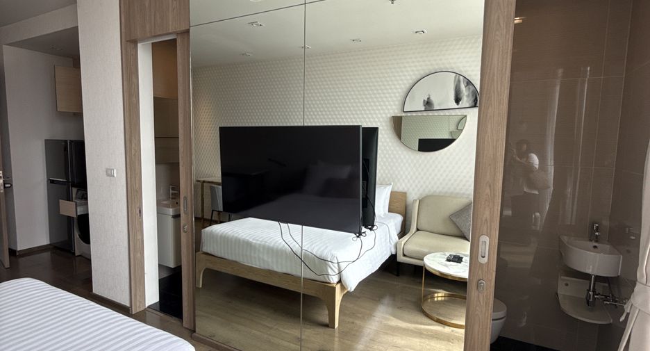 For rent studio condo in Khlong Toei, Bangkok