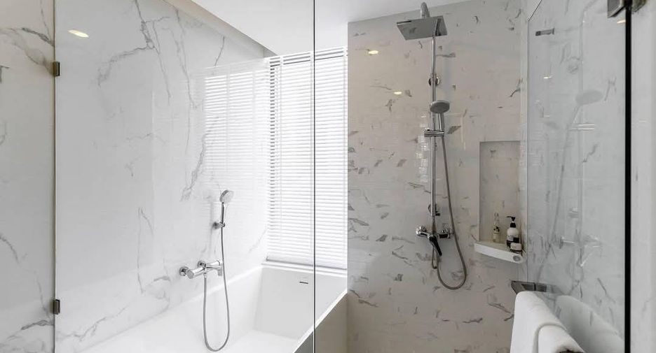 For rent 2 bedrooms condo in Khlong Toei, Bangkok