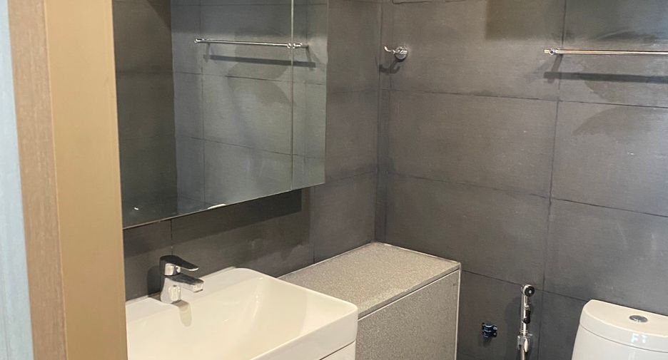 Wohnung zur Miete mit 2 Zimmer in Pathum Wan, Bangkok