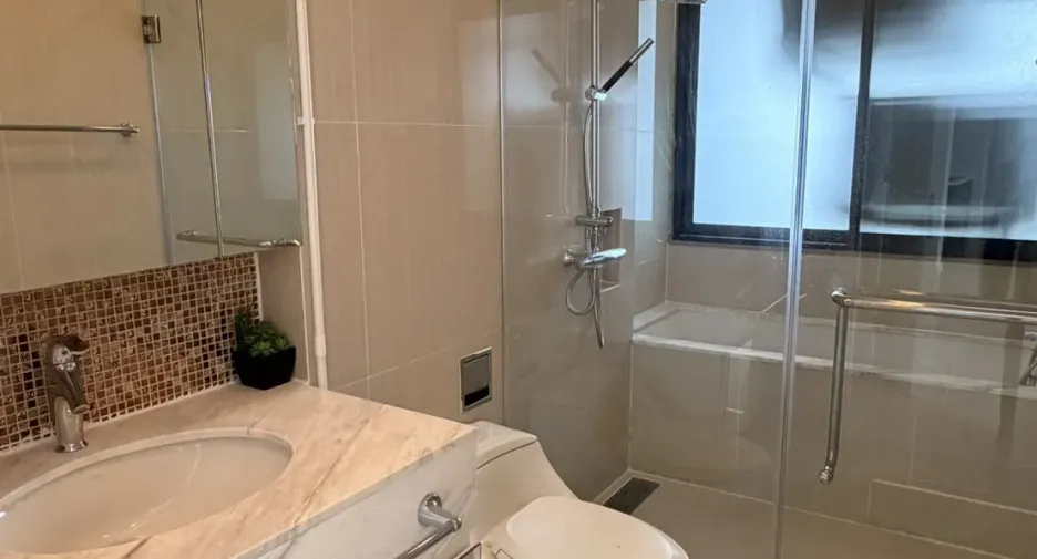 Condo en venta de 2 habitaciones en Watthana, Bangkok