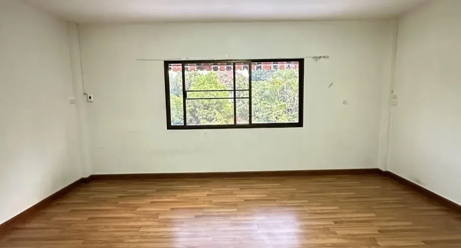 For rent 4 bedrooms townhouse in Rat Burana, Bangkok
