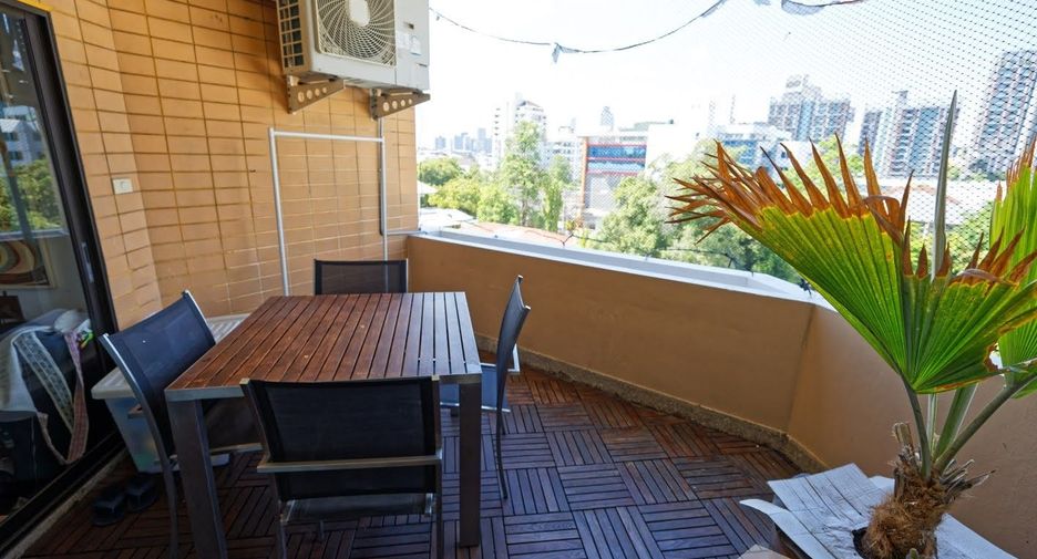 Wohnung zum Kauf mit 3 Zimmer in Watthana, Bangkok