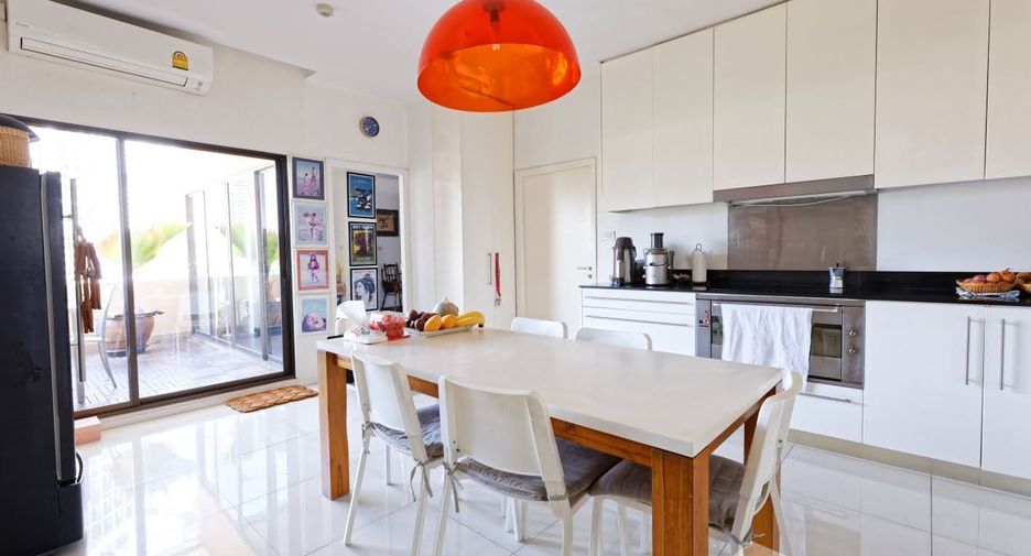 Wohnung zum Kauf mit 3 Zimmer in Watthana, Bangkok