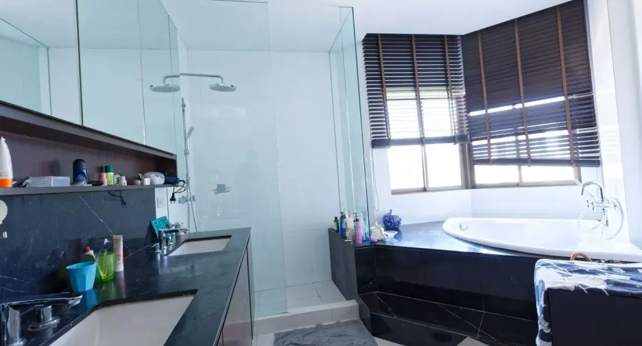 For sale 3 bedrooms condo in Watthana, Bangkok