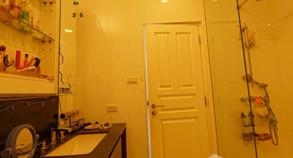 For sale 3 bedrooms condo in Watthana, Bangkok