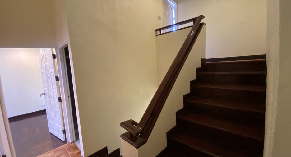 For sale 4 bedrooms townhouse in Khlong Toei, Bangkok
