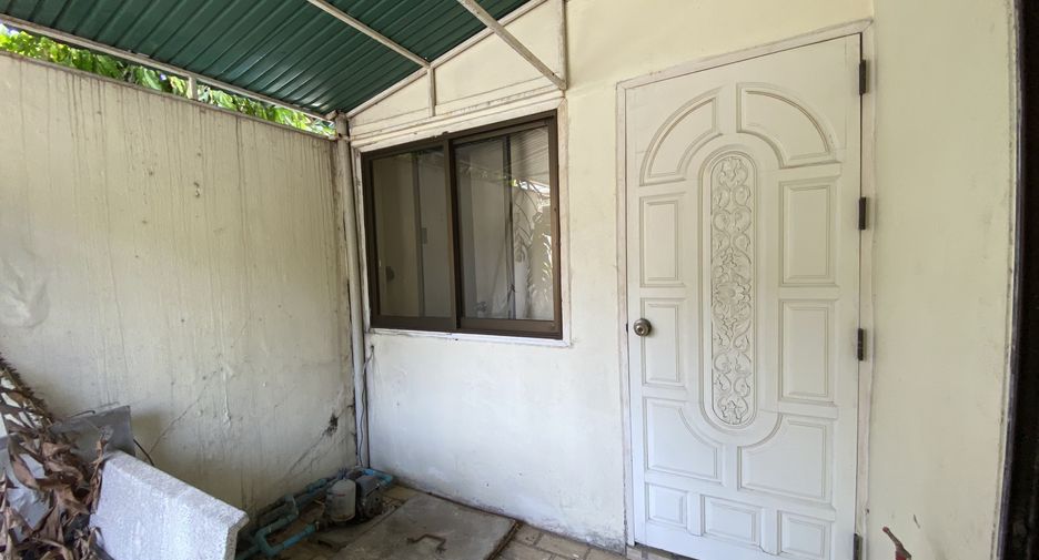 For sale 4 bedrooms townhouse in Khlong Toei, Bangkok