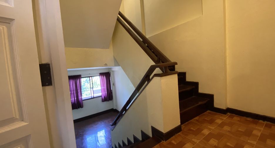 For sale 4 bedrooms townhouse in Khlong Toei, Bangkok
