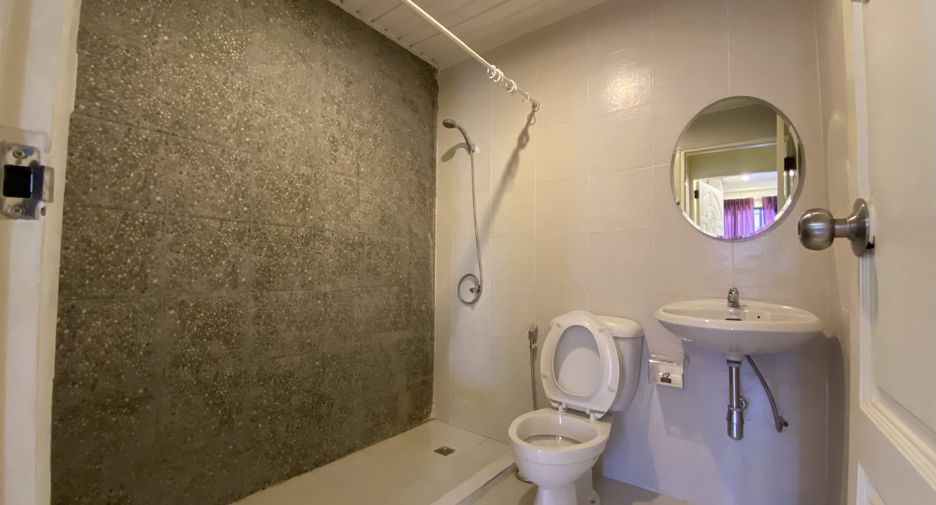 For sale 4 bedrooms townhouse in Khlong Toei, Bangkok