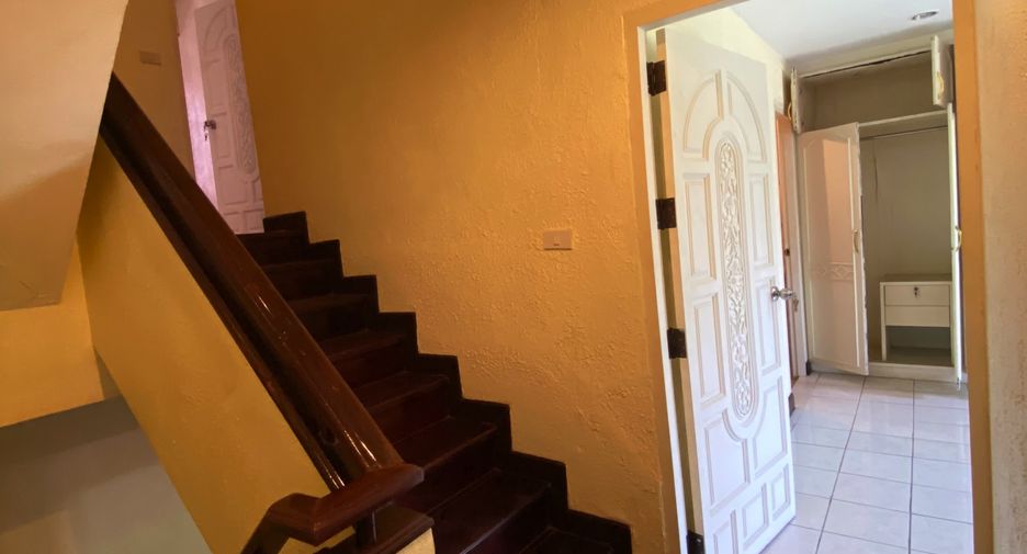 For sale 4 bedrooms townhouse in Khlong Toei, Bangkok