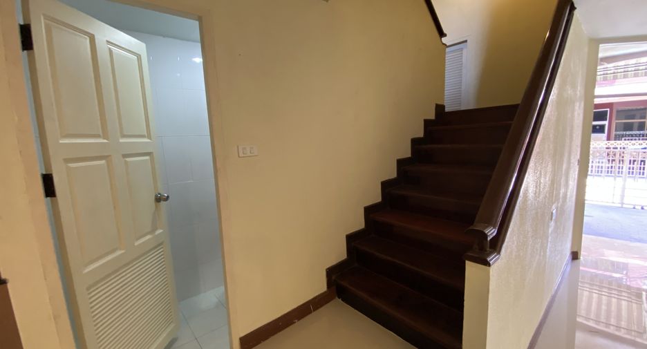 For sale 4 bedrooms townhouse in Khlong Toei, Bangkok