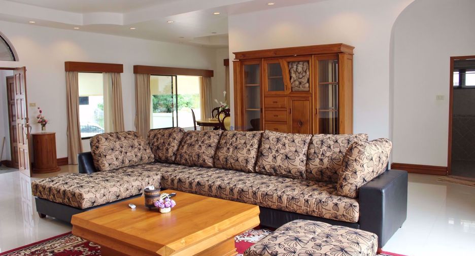 For rent 3 bedrooms house in East Pattaya, Pattaya