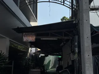 出租 3 卧室 联排别墅 在 Bang Rak, 曼谷