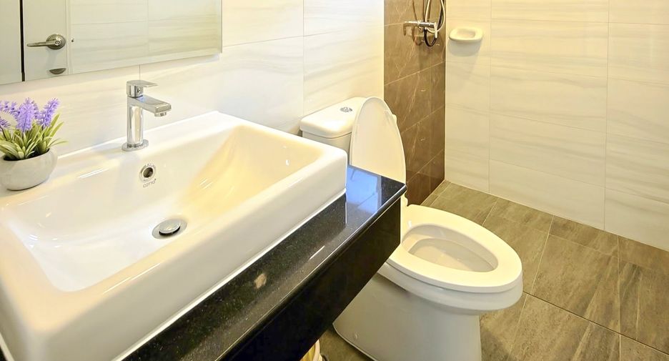 For rent 4 bedrooms house in East Pattaya, Pattaya