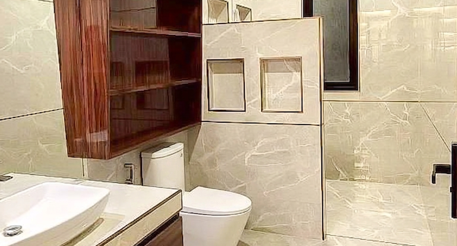 For rent 5 bedrooms house in East Pattaya, Pattaya
